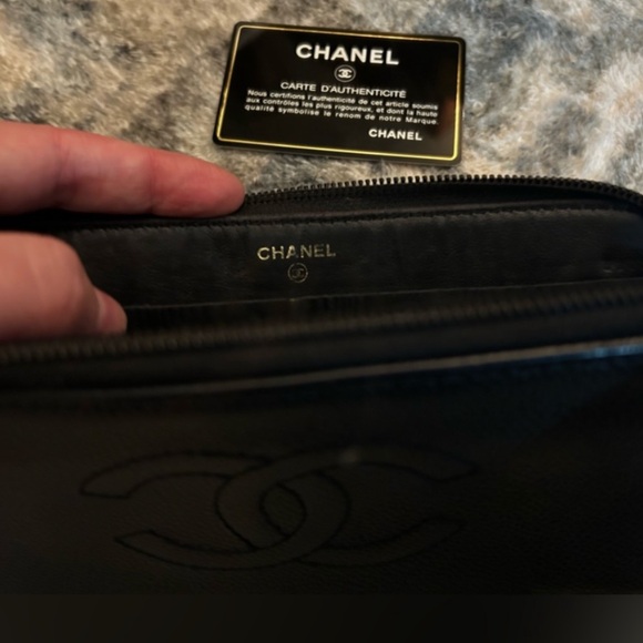 Auth CHANEL Caviar Leather Zippy Wallet - Picture 7 of 10
